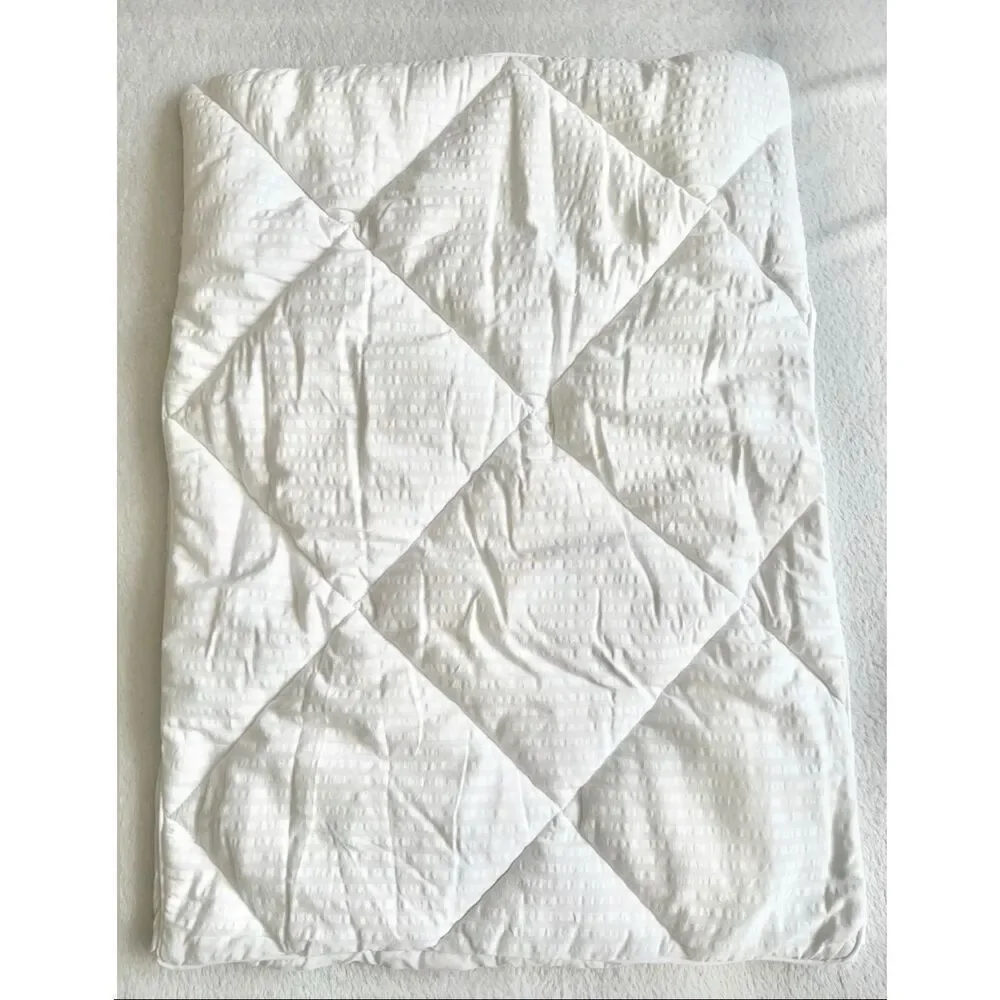 White Brooks Brothers quilted pillowcase 21 in X 28 inches